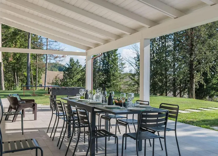 Silvia Βίλα Montemaggiore al Metauro